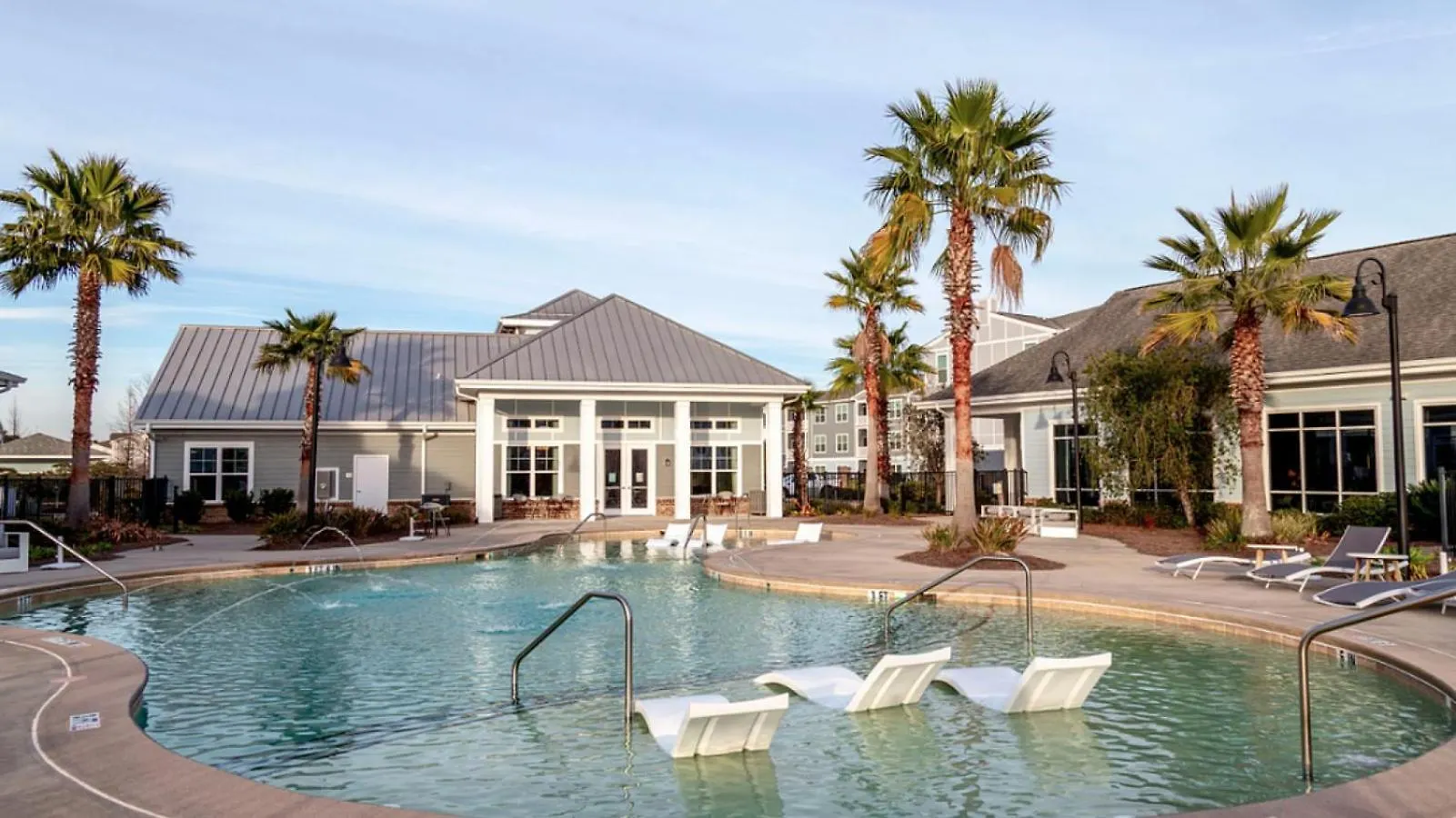 Landing At Latitude At Godley Station - 1 Bedroom In Savannah Lägenhet